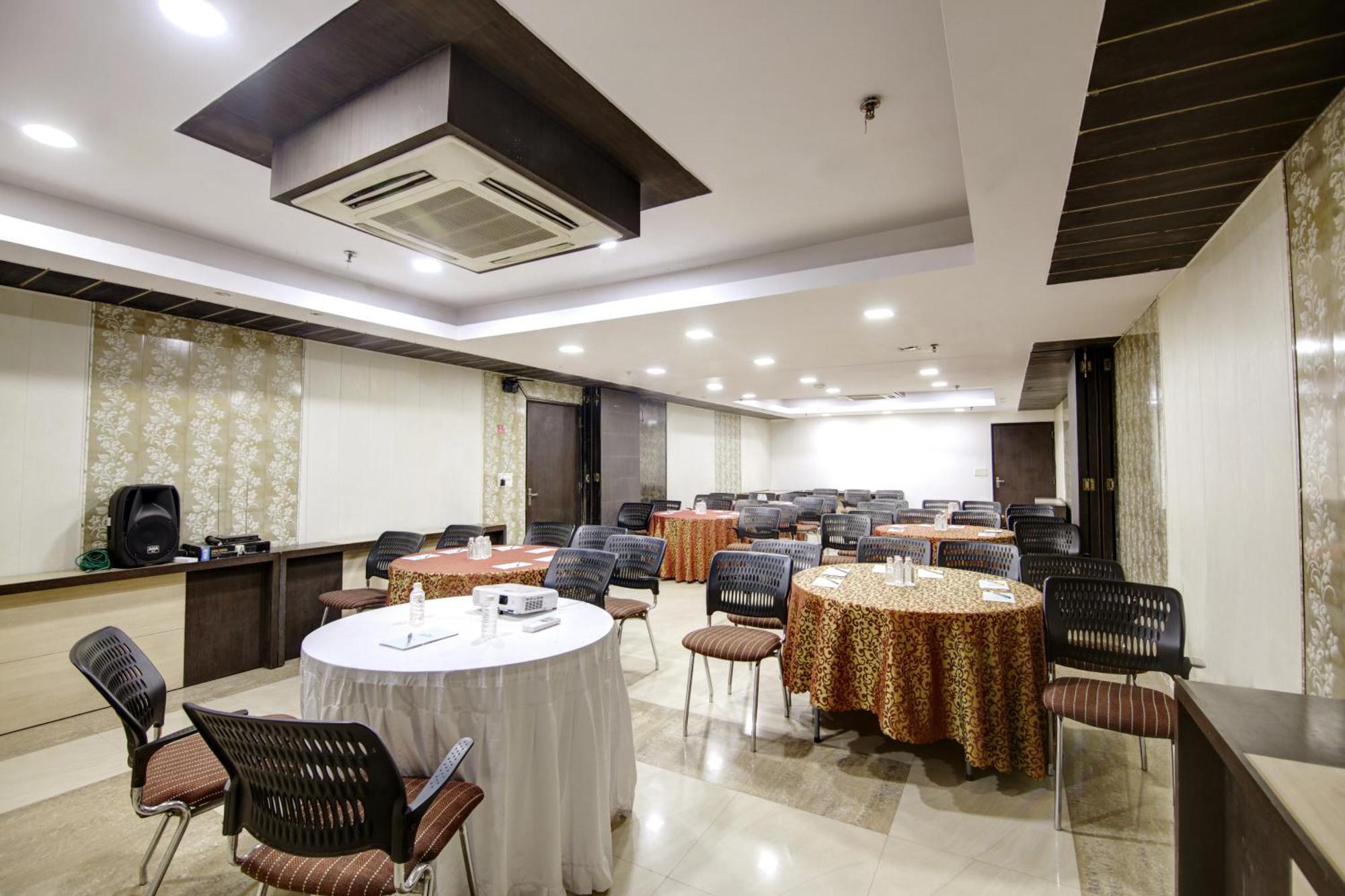 Hotel Good Times Near Ganga Ram Hospital And Karol Bagh Metro دلهي المظهر الخارجي الصورة