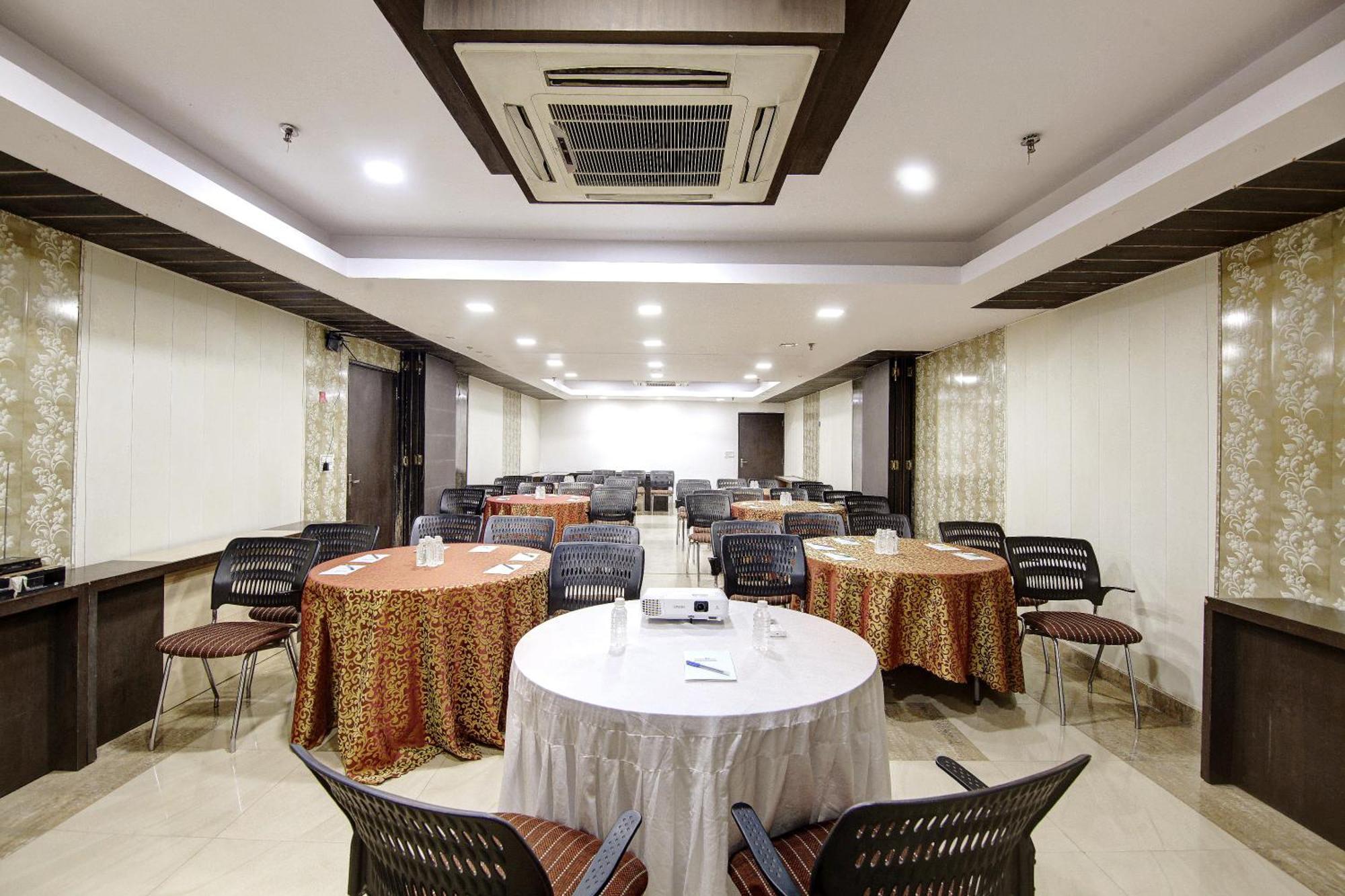 Hotel Good Times Near Ganga Ram Hospital And Karol Bagh Metro دلهي المظهر الخارجي الصورة