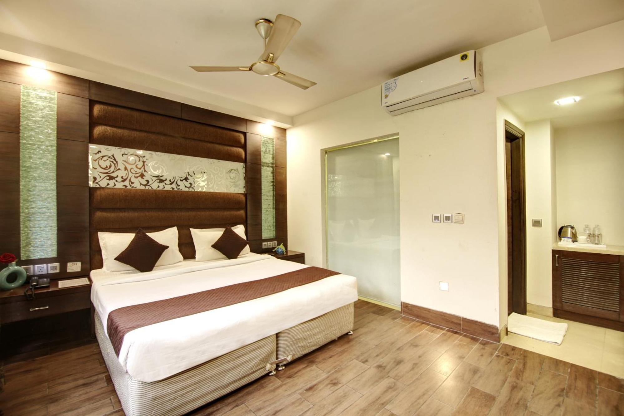 Hotel Good Times Near Ganga Ram Hospital And Karol Bagh Metro دلهي المظهر الخارجي الصورة