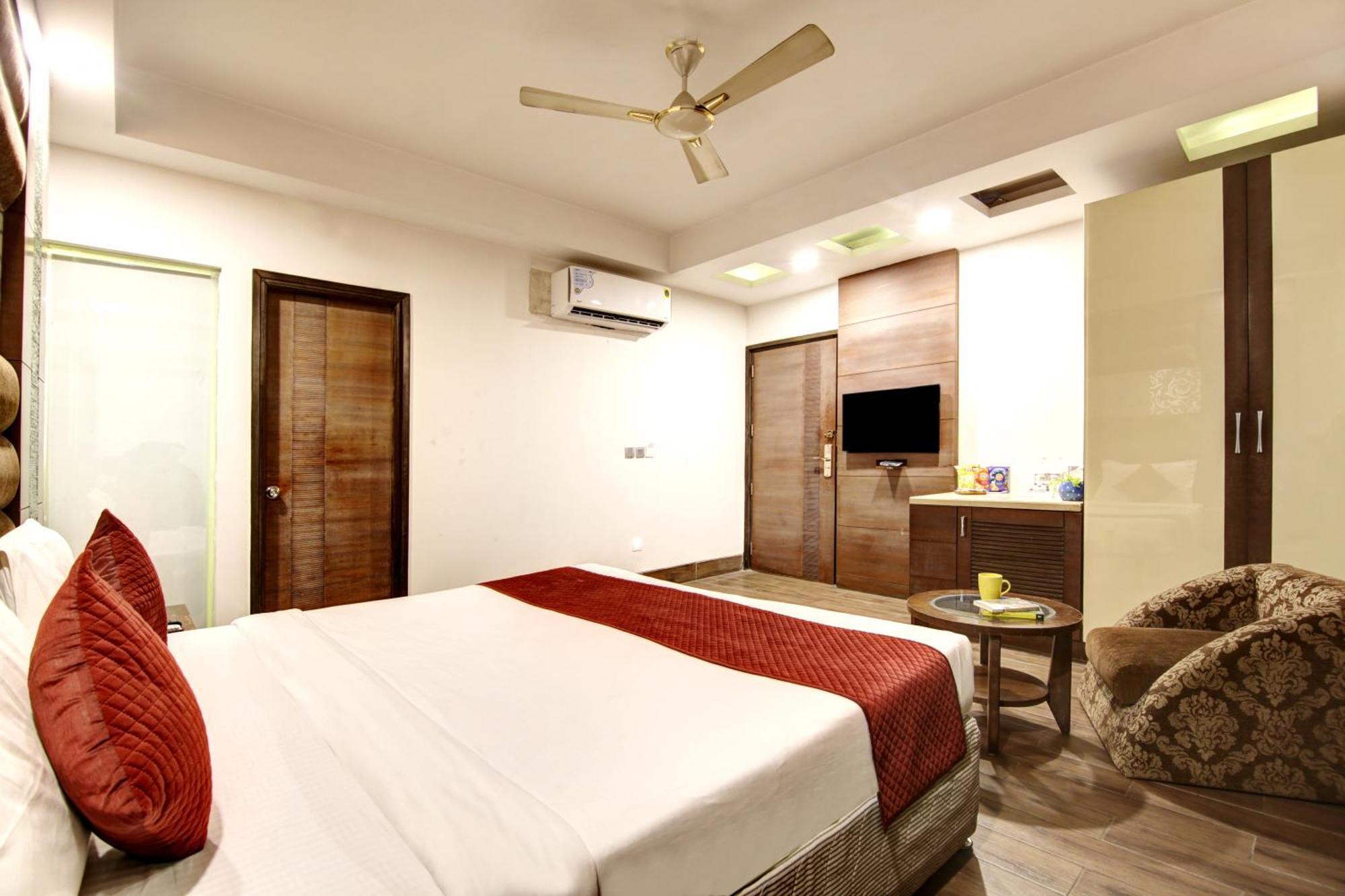 Hotel Good Times Near Ganga Ram Hospital And Karol Bagh Metro دلهي المظهر الخارجي الصورة