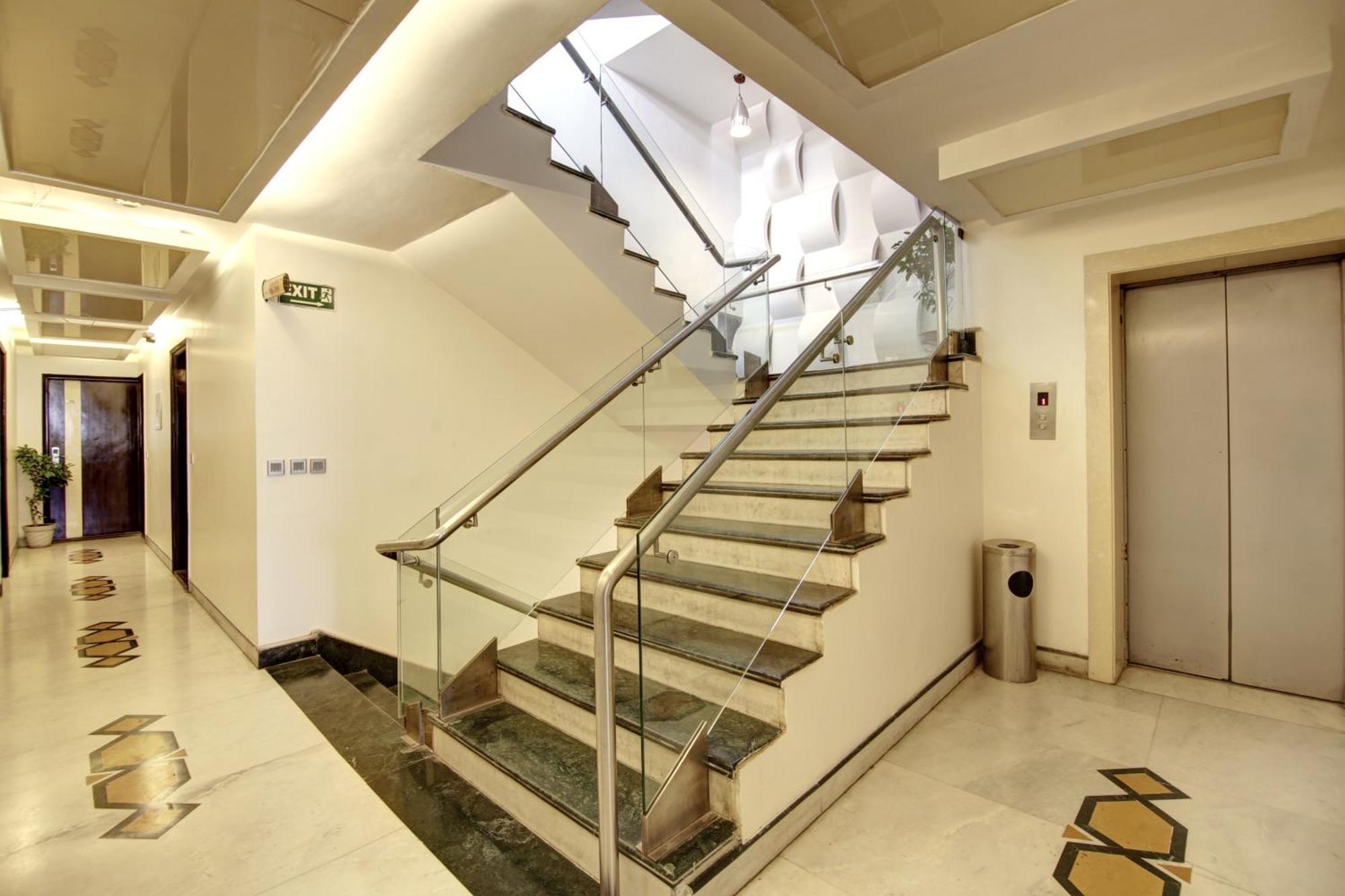 Hotel Good Times Near Ganga Ram Hospital And Karol Bagh Metro دلهي المظهر الخارجي الصورة