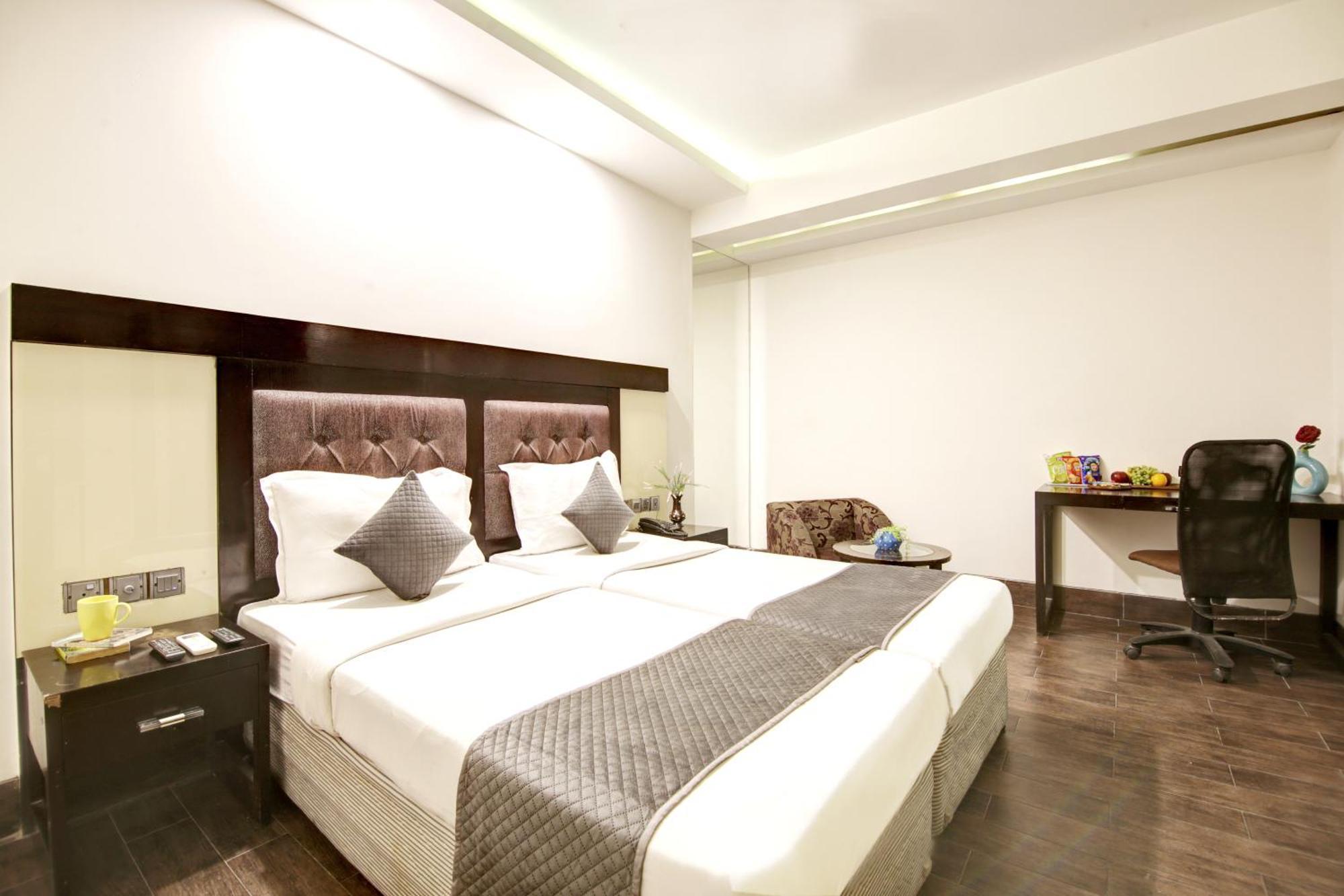 Hotel Good Times Near Ganga Ram Hospital And Karol Bagh Metro دلهي المظهر الخارجي الصورة