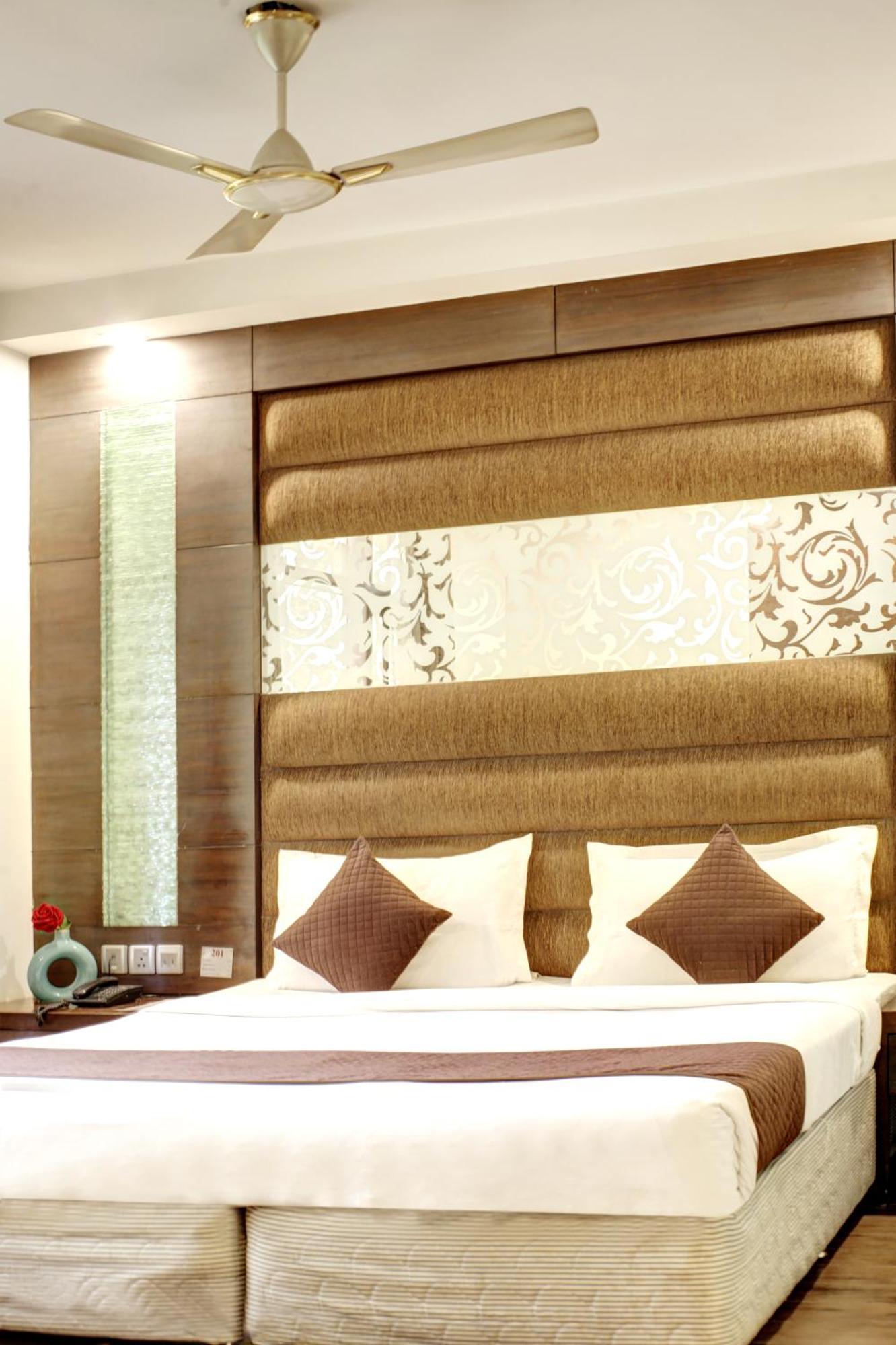 Hotel Good Times Near Ganga Ram Hospital And Karol Bagh Metro دلهي المظهر الخارجي الصورة