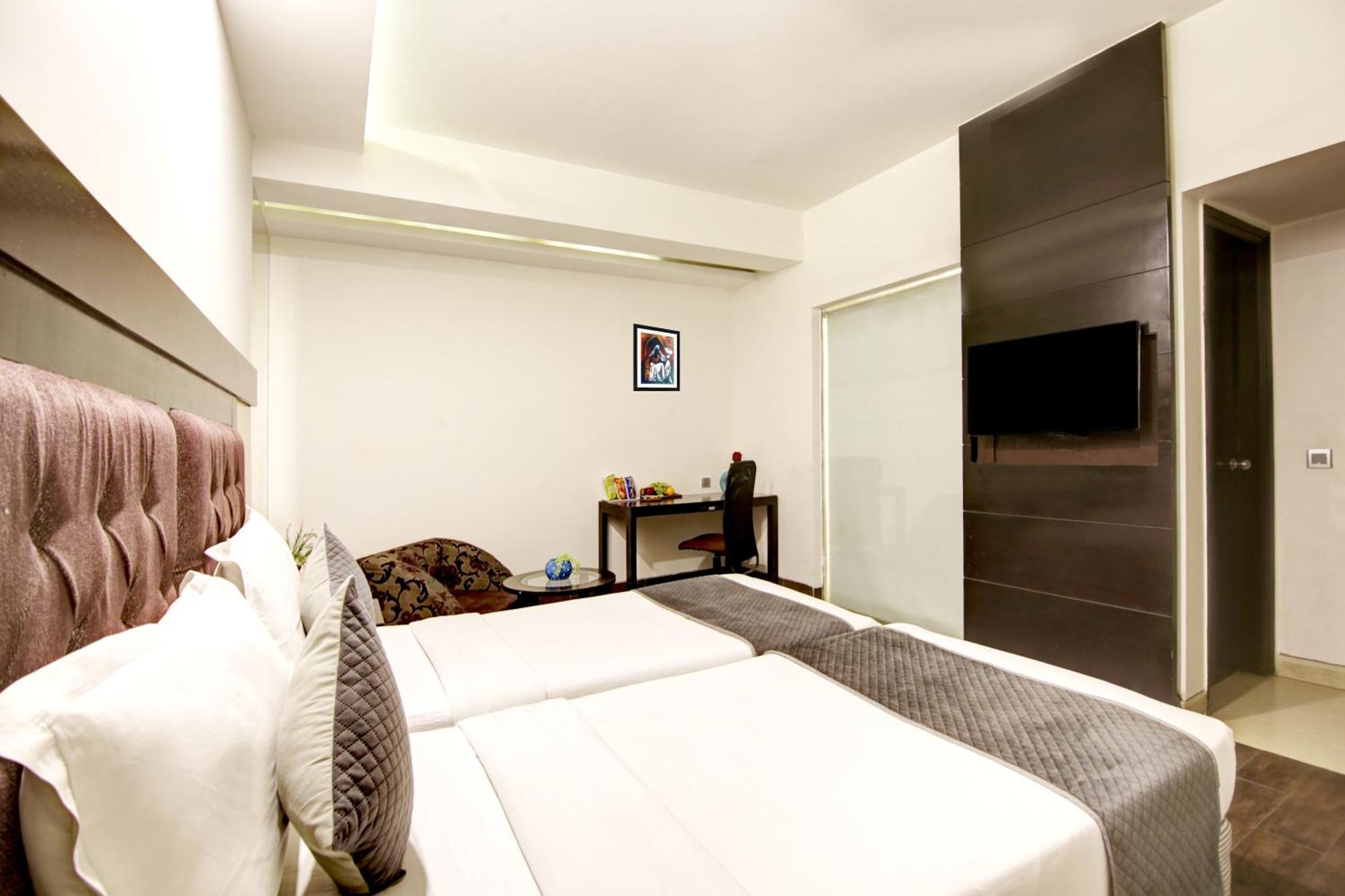 Hotel Good Times Near Ganga Ram Hospital And Karol Bagh Metro دلهي المظهر الخارجي الصورة
