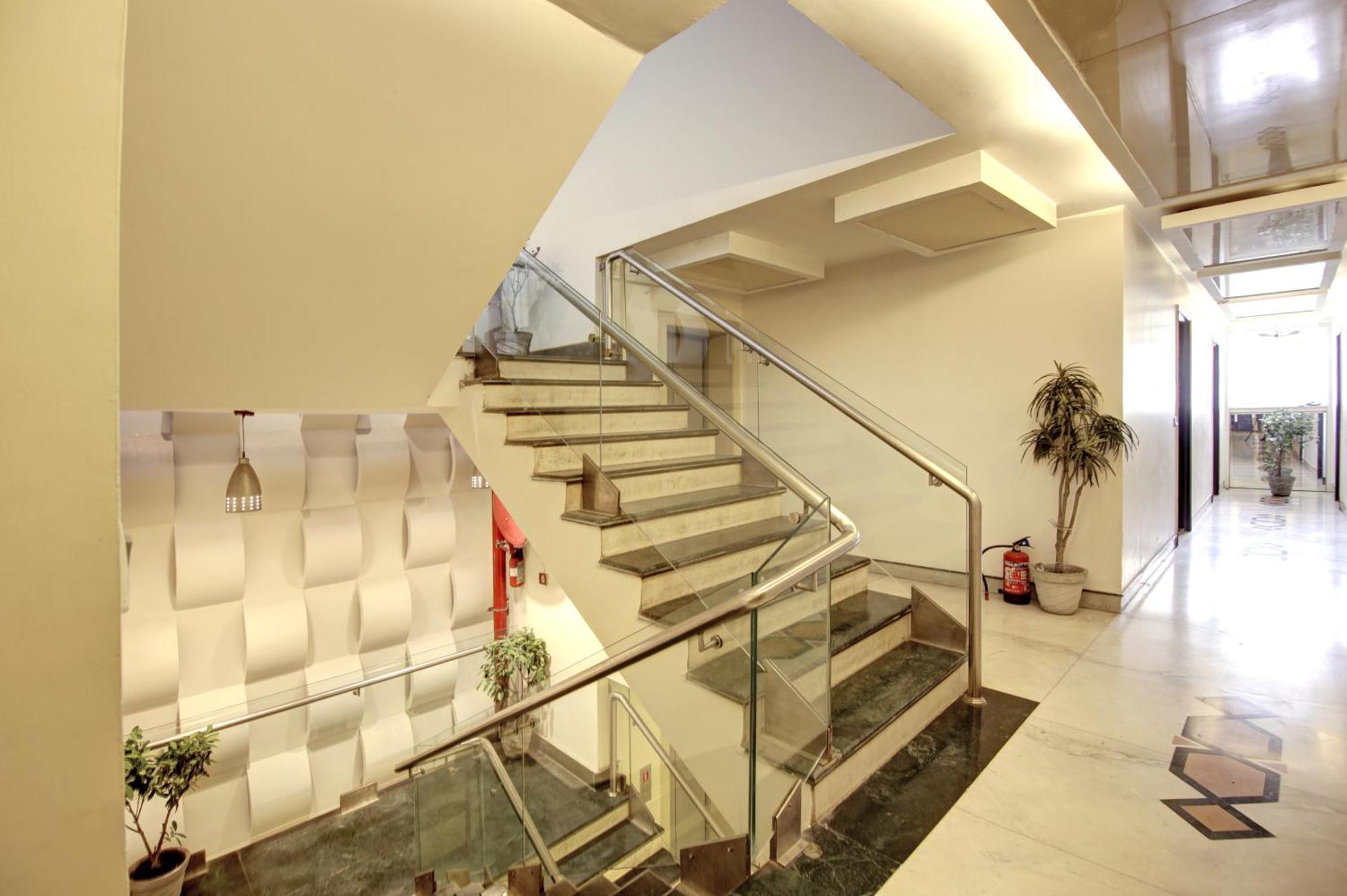 Hotel Good Times Near Ganga Ram Hospital And Karol Bagh Metro دلهي المظهر الخارجي الصورة