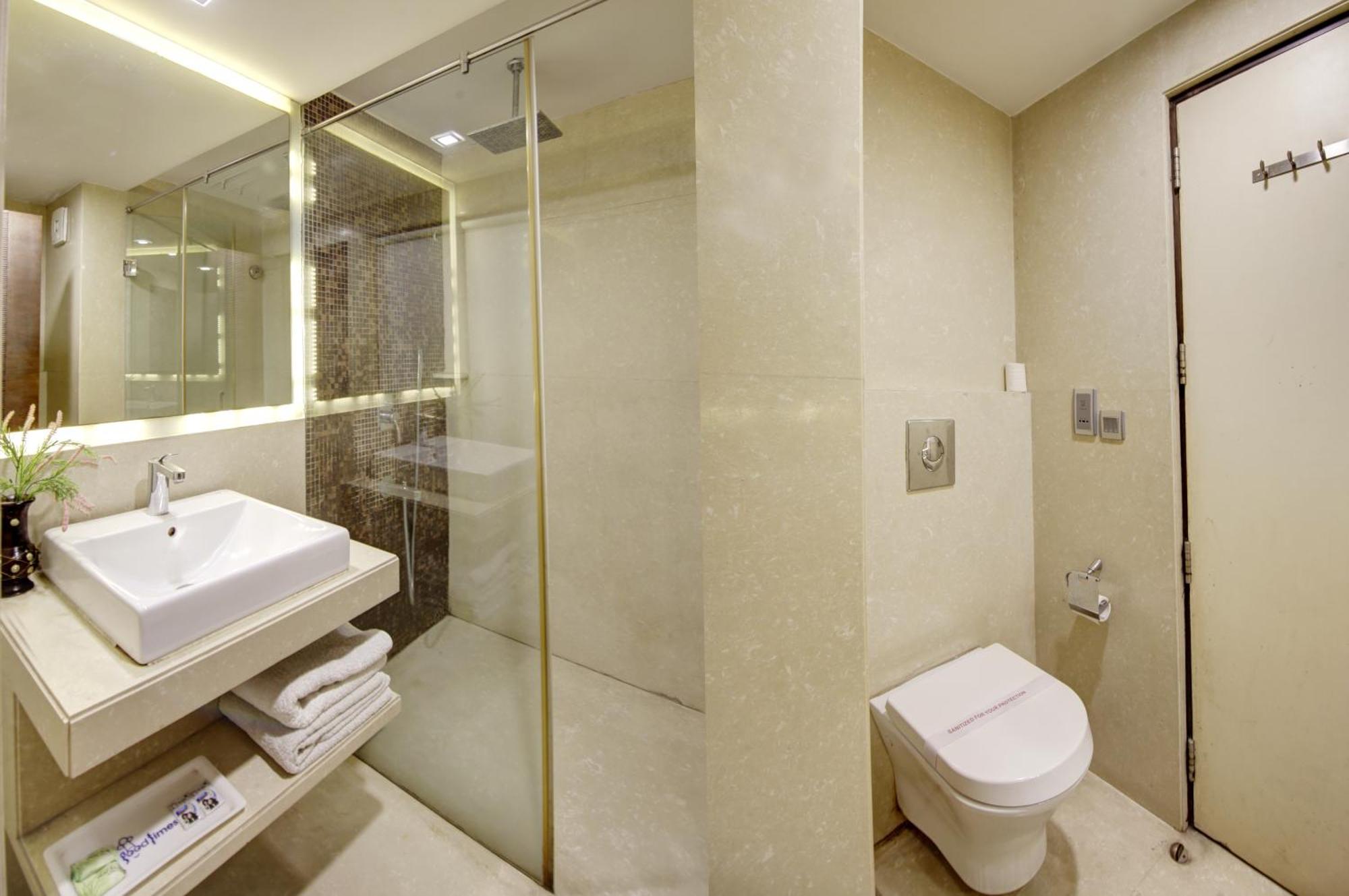 Hotel Good Times Near Ganga Ram Hospital And Karol Bagh Metro دلهي المظهر الخارجي الصورة