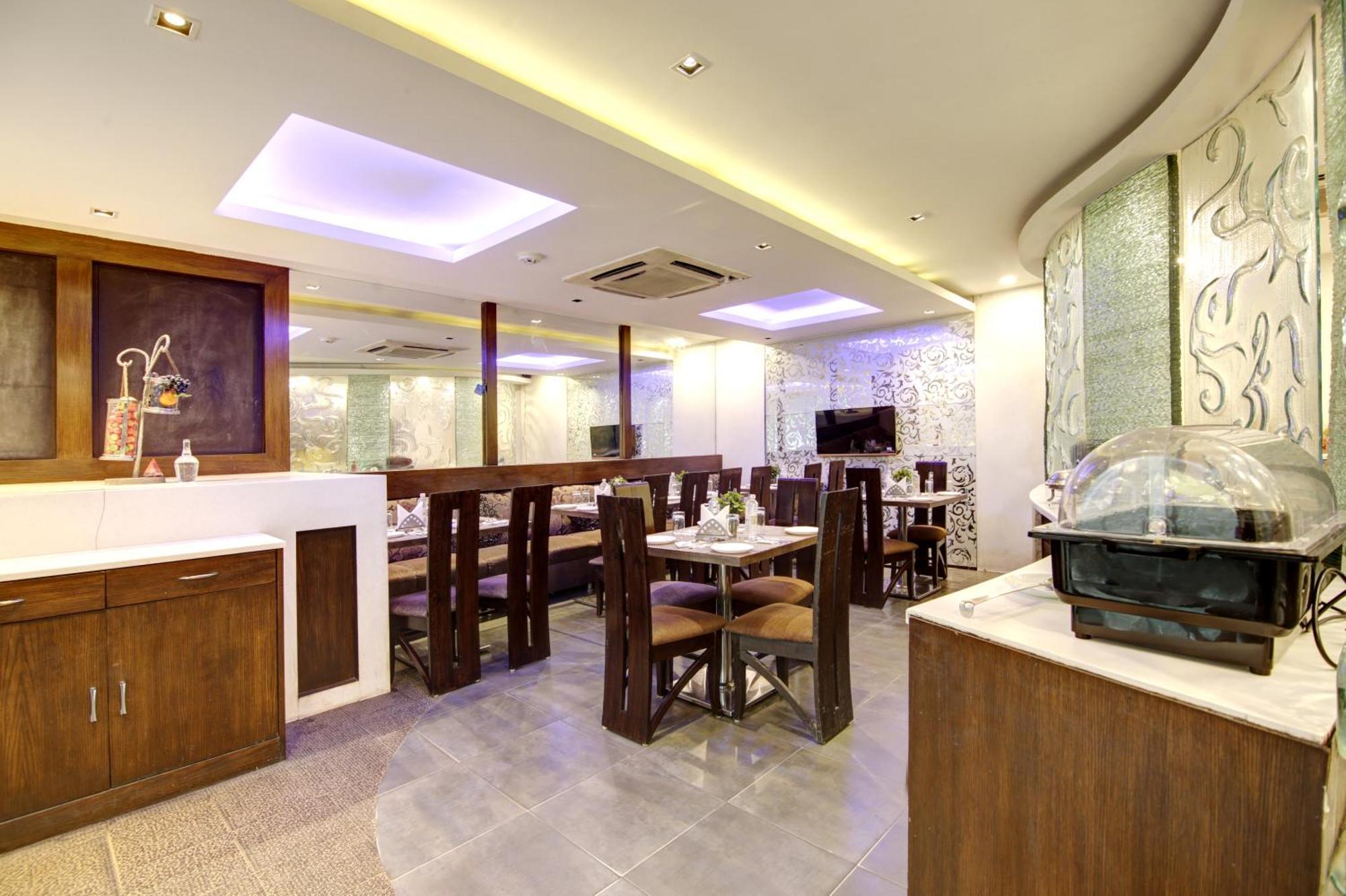 Hotel Good Times Near Ganga Ram Hospital And Karol Bagh Metro دلهي المظهر الخارجي الصورة
