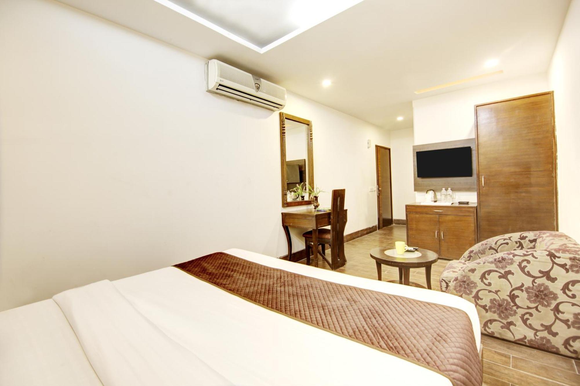Hotel Good Times Near Ganga Ram Hospital And Karol Bagh Metro دلهي المظهر الخارجي الصورة