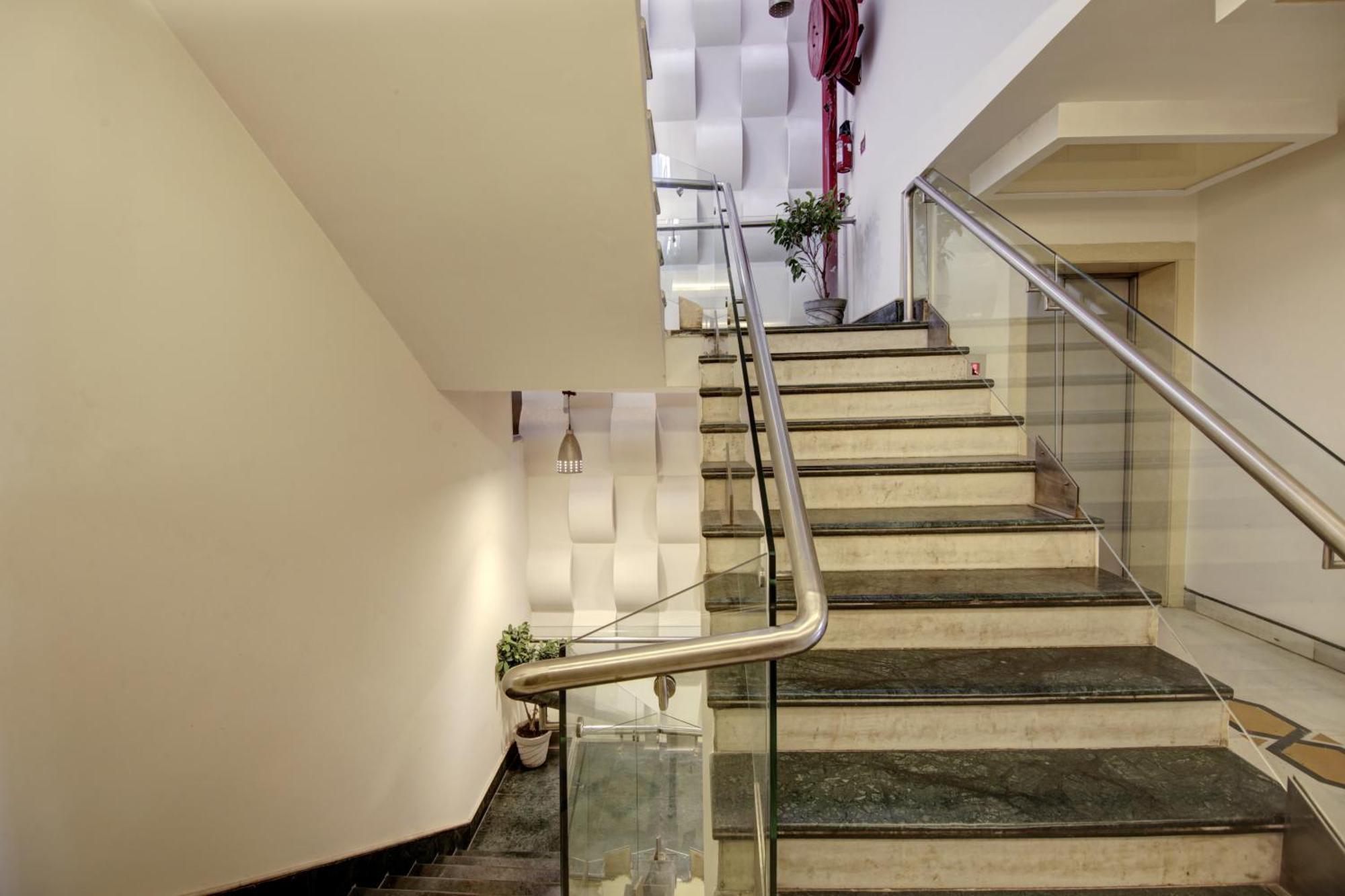 Hotel Good Times Near Ganga Ram Hospital And Karol Bagh Metro دلهي المظهر الخارجي الصورة