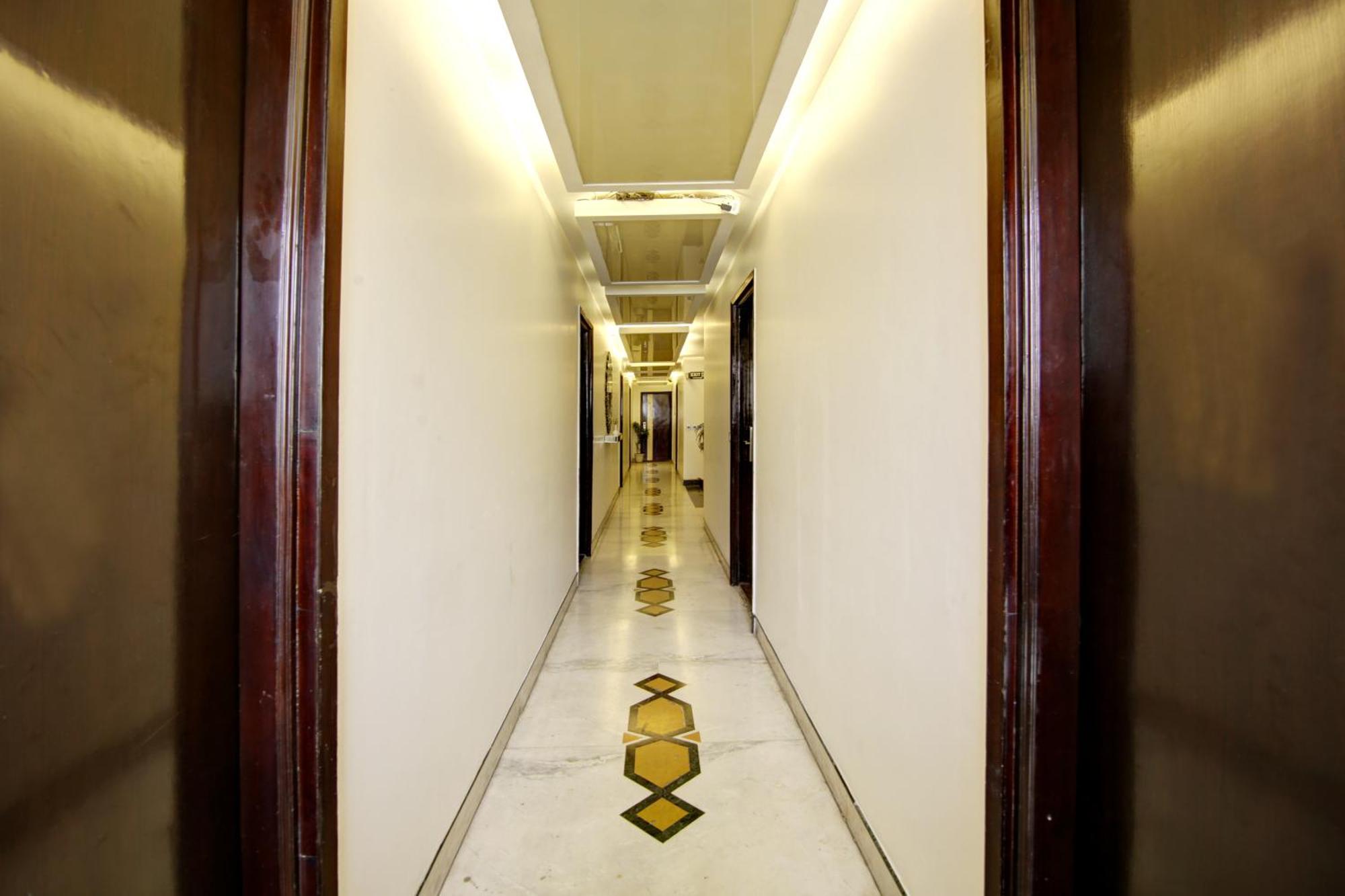 Hotel Good Times Near Ganga Ram Hospital And Karol Bagh Metro دلهي المظهر الخارجي الصورة