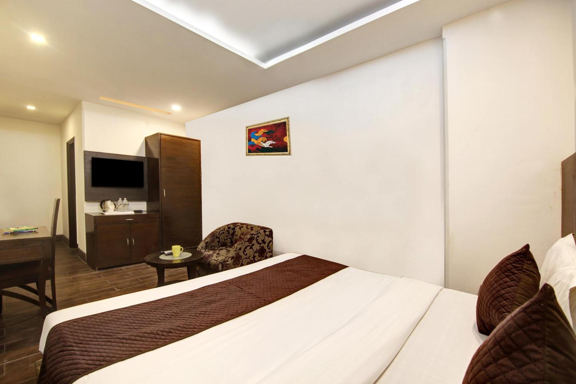 Hotel Good Times Near Ganga Ram Hospital And Karol Bagh Metro دلهي المظهر الخارجي الصورة