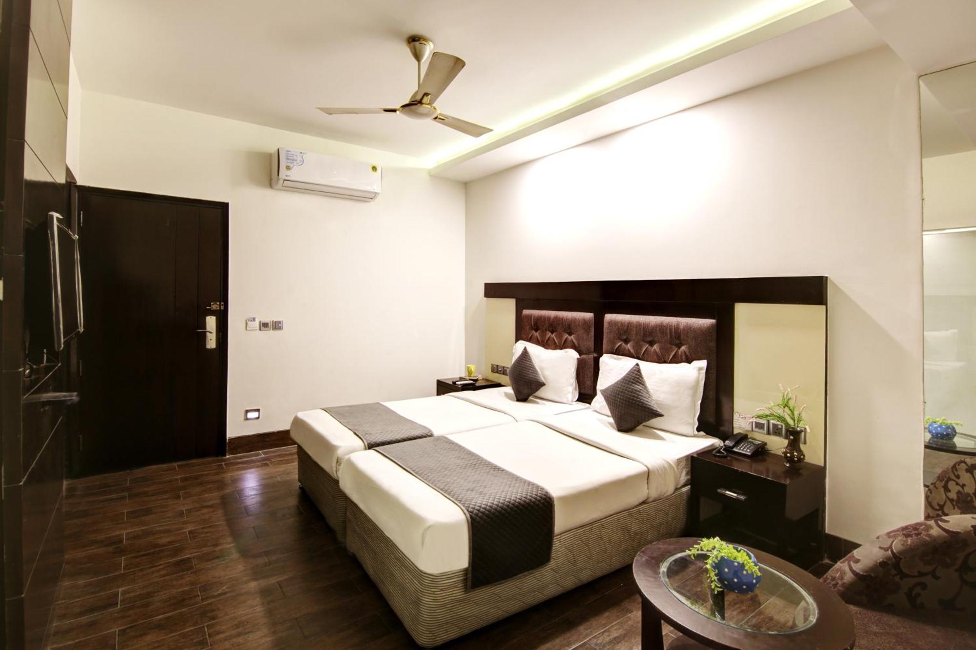 Hotel Good Times Near Ganga Ram Hospital And Karol Bagh Metro دلهي المظهر الخارجي الصورة