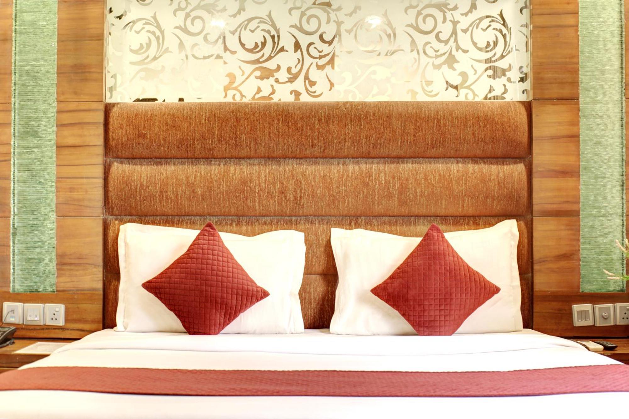 Hotel Good Times Near Ganga Ram Hospital And Karol Bagh Metro دلهي المظهر الخارجي الصورة