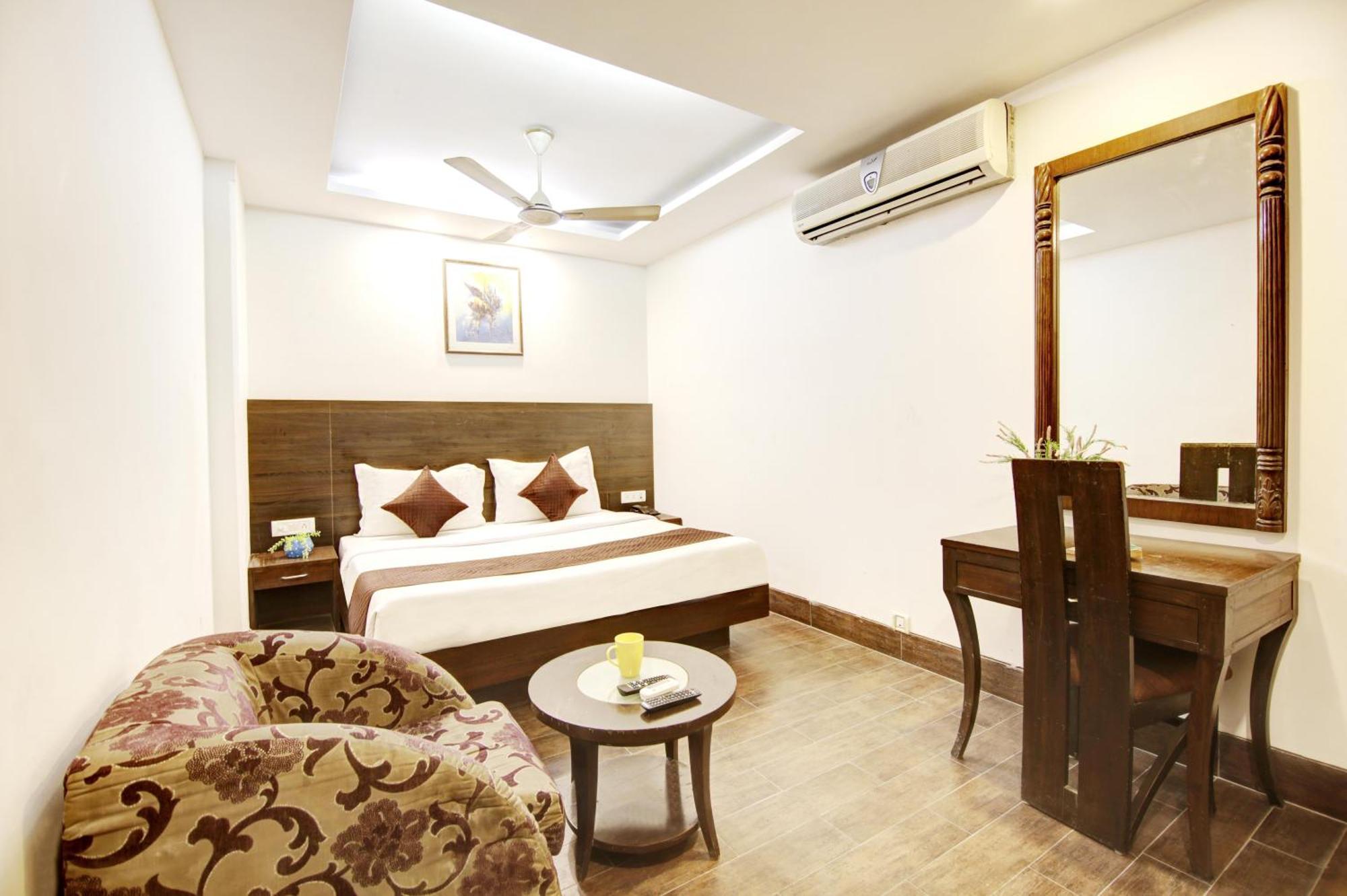 Hotel Good Times Near Ganga Ram Hospital And Karol Bagh Metro دلهي المظهر الخارجي الصورة