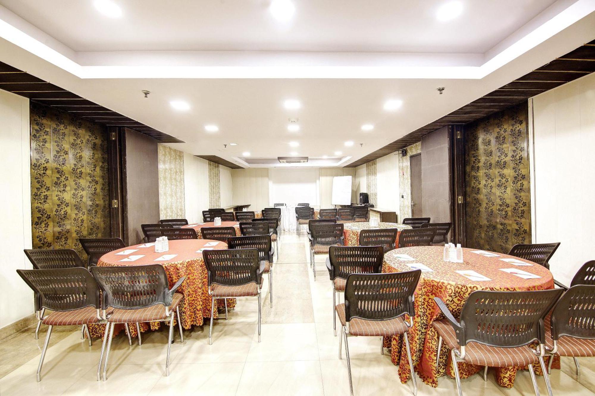 Hotel Good Times Near Ganga Ram Hospital And Karol Bagh Metro دلهي المظهر الخارجي الصورة
