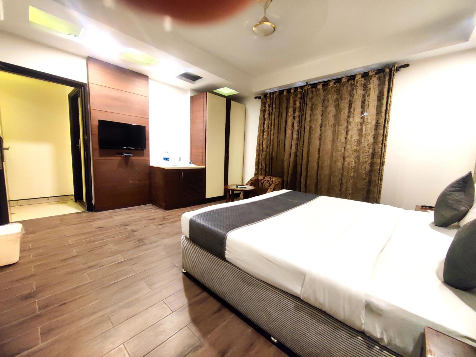 Hotel Good Times Near Ganga Ram Hospital And Karol Bagh Metro دلهي المظهر الخارجي الصورة