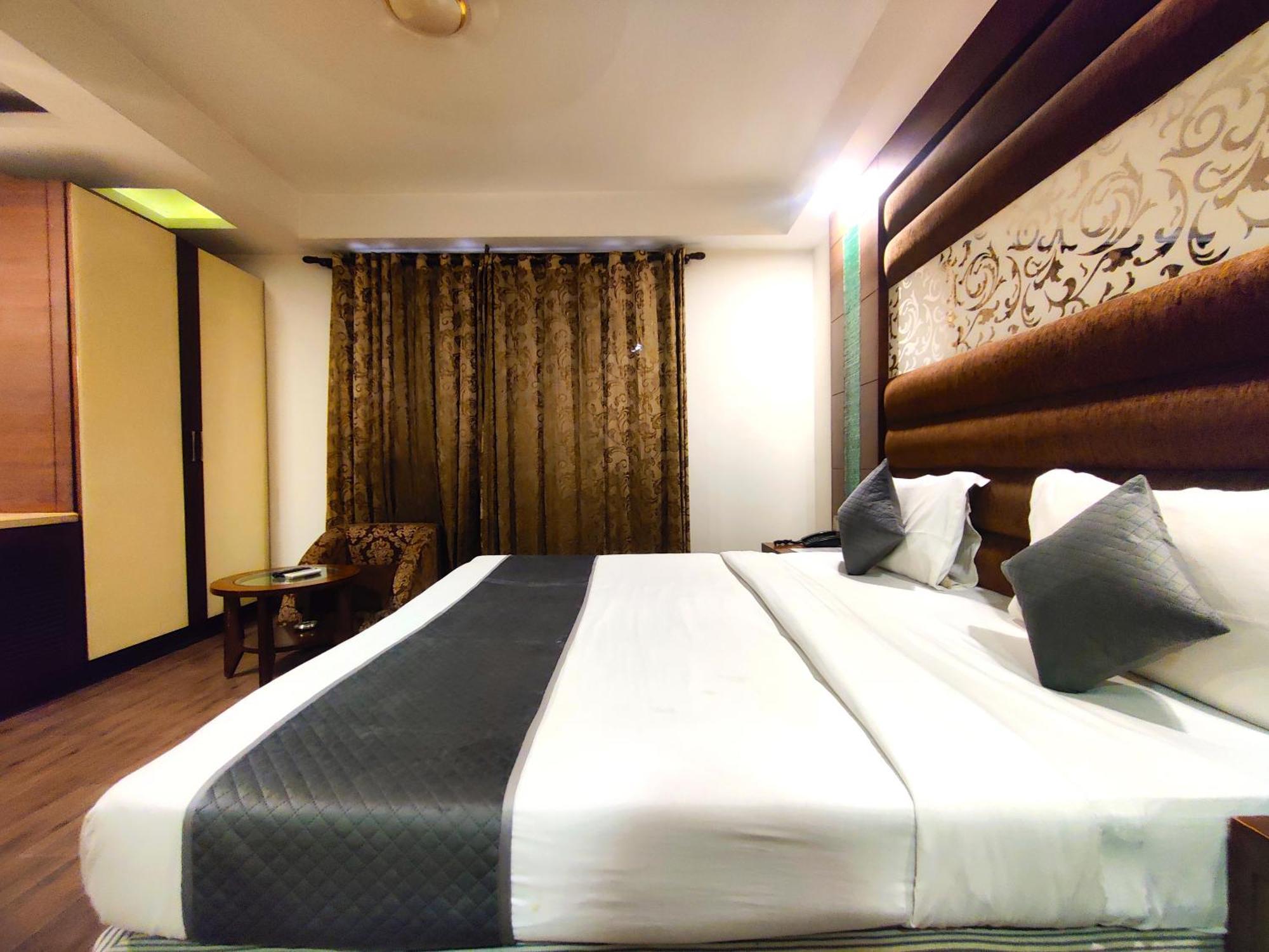 Hotel Good Times Near Ganga Ram Hospital And Karol Bagh Metro دلهي المظهر الخارجي الصورة